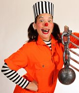 We don’t know if she braked out  from East Montreal, Laval, Blainville, Dorval, Repentigny or St-Jerome, but if you see this clown; do not let her get away! A clown prisoner on the run is a great plus for your festival! An animation that can be performed in duo with our police-clown character. With their dynamic and sometime catastrophic energy they will, for sure, attract the attention of young and old!