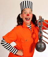 Nous ne savons pas si elle s'Est enfuit de Montréal, Laval, Blainville, Dorval, Repentigny ou St-Jérôme, mais si vous trouver ce clown ;ne la laisser pas s'enfuir! Un clown prisonnier en cavale pour votre festival!  Une animation qui peut être effectué en duo avec notre personage de policier clownesque. Ils attireront les regards des petits et des grands avec leur énergie dynamique et catastrophique!