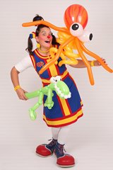 Drouille the clown offers exceptional and impressive  balloon sculptures. Always ready to take on new challenges! She's the best! For a children's party everywhere on the island of Montreal and also in Laurentians, Lanaudière, Montérégie, Laval, Terrebonne, Mascouche, Blainville, 
