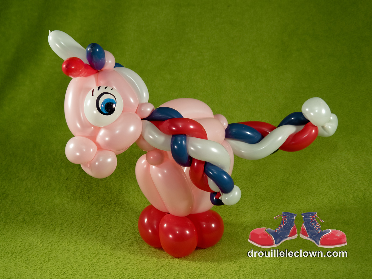 Une pouliche ou une licorne? Laissez aller votre imagination! Parfait pour la fête d'amie!